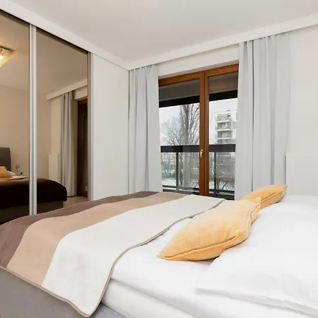 Grzybowska With Air Conditioning & Balcony By Renters Prestige Daire Varşova