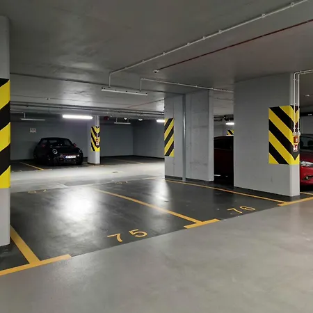 Grzybowska With Air Conditioning & Balcony By Renters Prestige Daire *