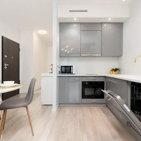 Grzybowska With Air Conditioning & Balcony By Renters Prestige Daire