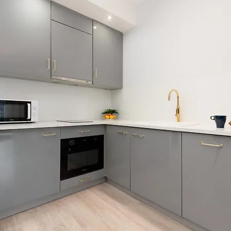 Grzybowska With Air Conditioning & Balcony By Renters Prestige Apartament *