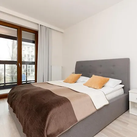 Grzybowska With Air Conditioning & Balcony By Renters Prestige * Warszawa