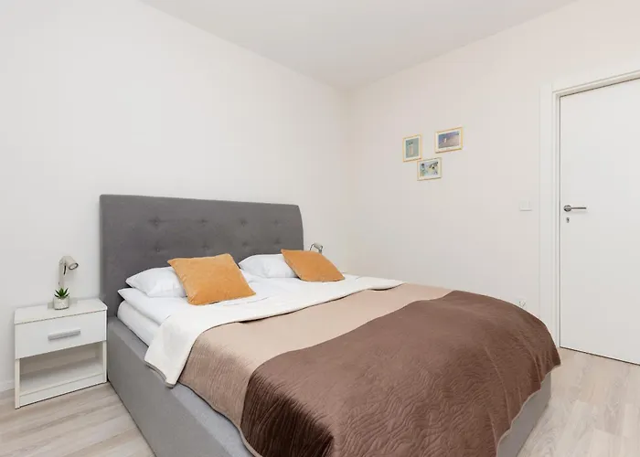 Lejlighed Grzybowska With Air Conditioning & Balcony By Renters Prestige Warszawa