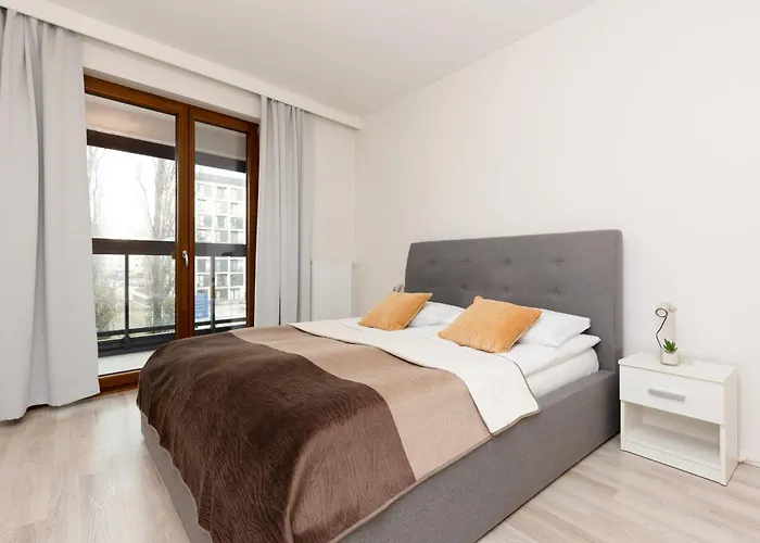 Grzybowska With Air Conditioning & Balcony By Renters Prestige * Warszawa