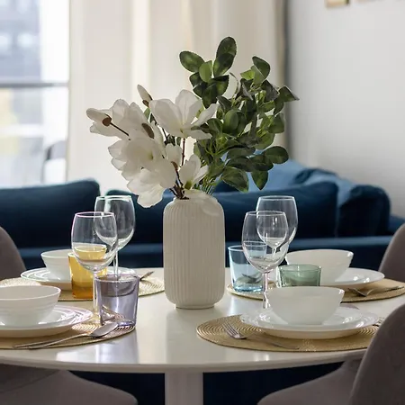 Grzybowska With Air Conditioning & Balcony By Renters Prestige 바르샤바